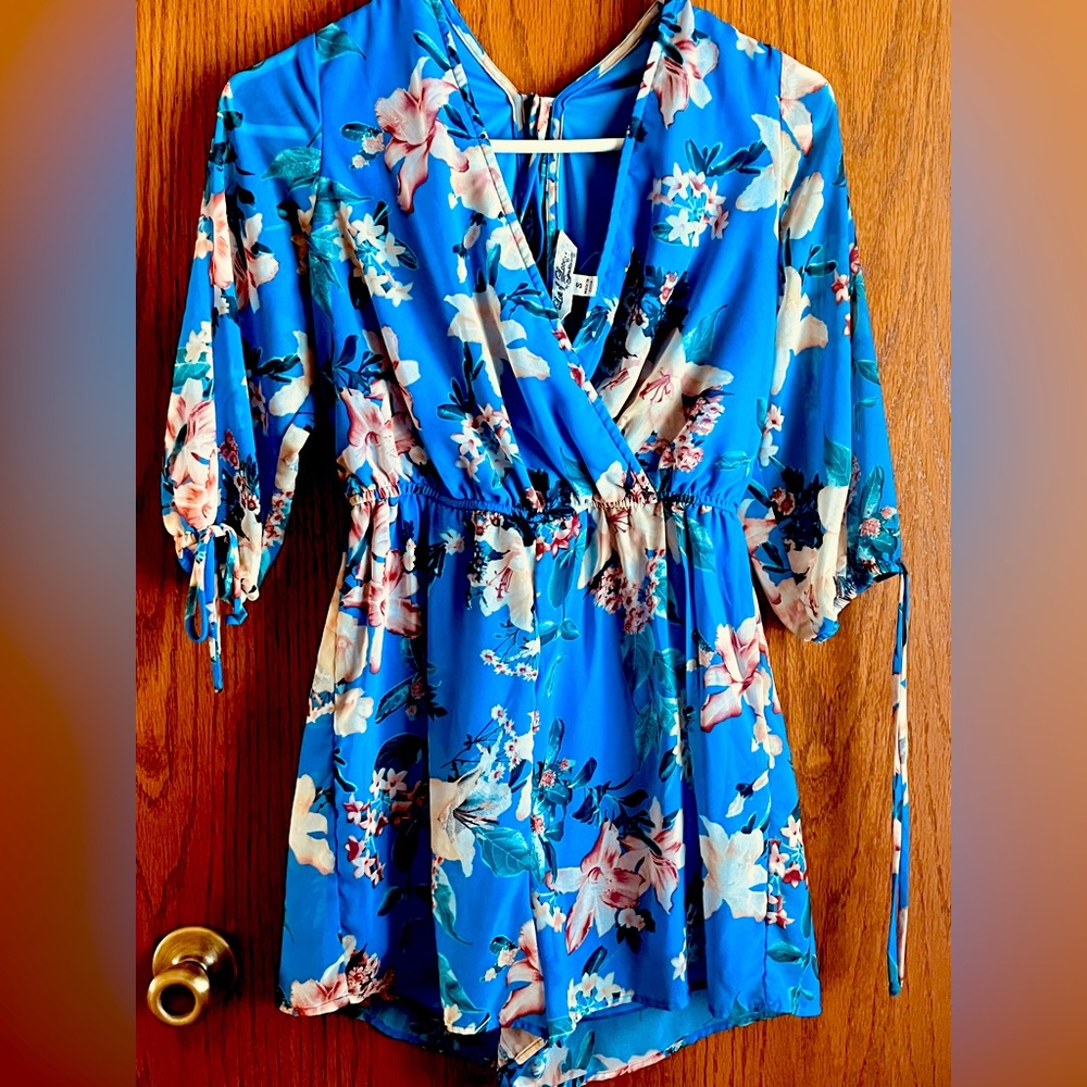 Lots of Love summertime floral jumper. 3/4 length sleeves and scort bottom